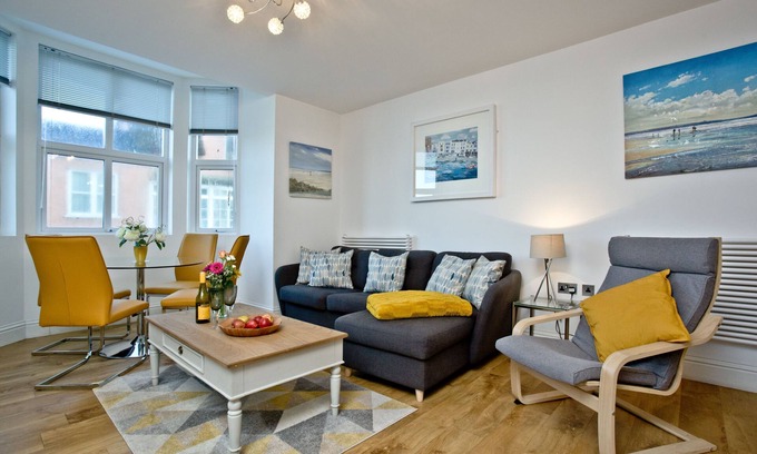 Torcross Apartment | 5 At The Beach - an apartment that sleeps 6 guests in 2 bedrooms