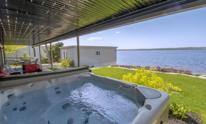Tay House | 5 bdrm Waterfront W/HotTub