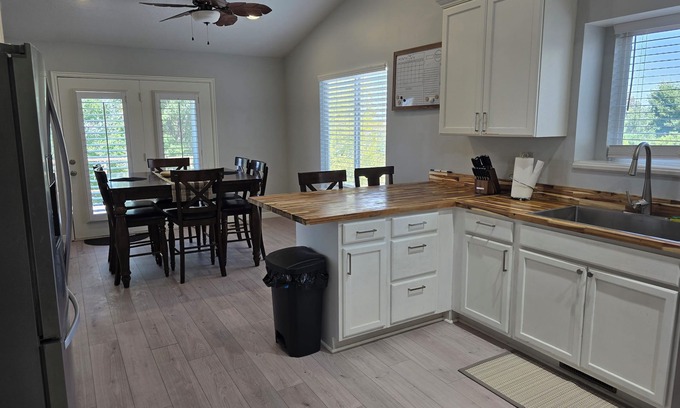 Hyde Park House | 5 Bed, 3 Bath Spacious Home