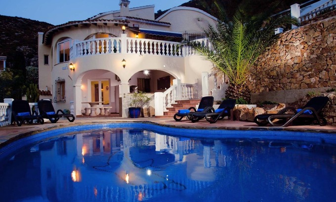 El Portet Villa | 5-Bed Villa in El Portet Moraira with mountain views. Pets welcome!