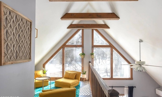 Lake Ariel House | 5 bedroom 3 bath Poconos retreat, near lakes, tennis, golf, skiing, rec center