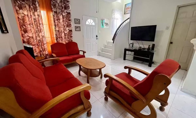 Coatepeque House | 5-bedroom 7 Bed 9 Guess Home with WiFi, AC in Cd Versailles Sn Juan Opico