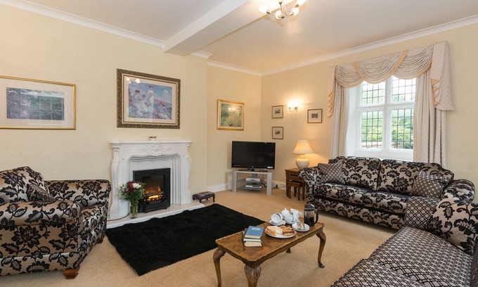 Cayton House | 5 bedroom accommodation in Killerby, Cayton, near Scarborough