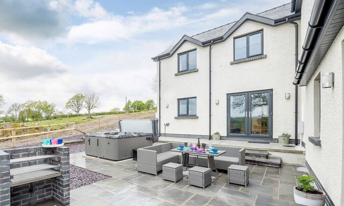 Tregaron Cottage | 5 bedroom accommodation in Tregaron