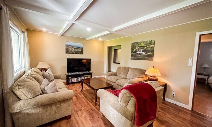 Okanagan-Similkameen House | 5 Bedroom Central Penticton Home