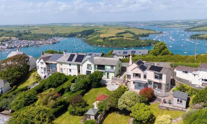 Salcombe House | 5 Bedroom House Walking distance to Beaches & Ferry to Salcombe