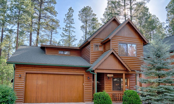 Pinetop Cabin | 5 Bedrooms in beautiful gated community of Pinetop Crossings! Close to Sunrise!