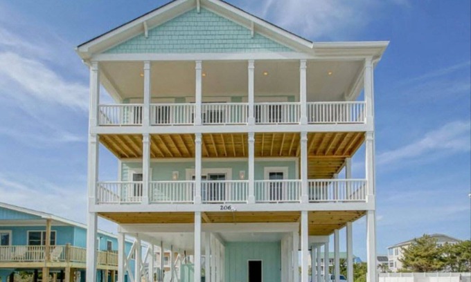Holden Beach House | 5 BR 4.5 Bath 2nd Row Direct Beach Access with Pool and Elevator