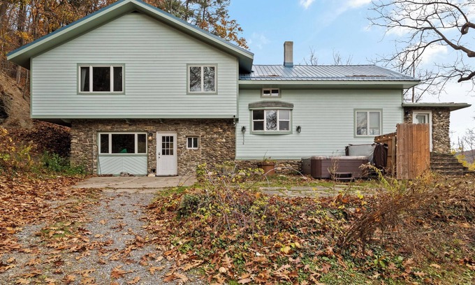 Honeoye House | 5 BR | Hot Tub | Valley View | Near Honeoye Lake
