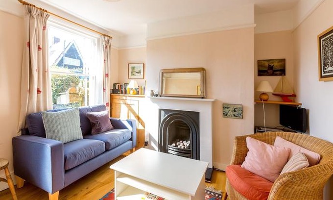 Aldeburgh House | 5 Coastguard Cottages