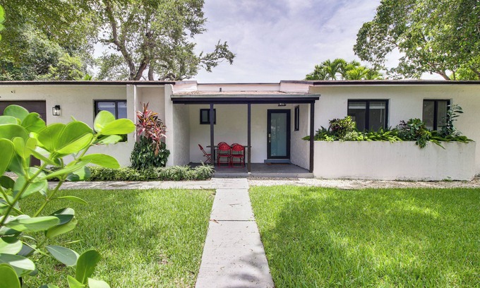 South Miami House | 5 Mi to Beach: Group Getaway w/Yard in Miami