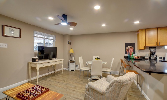 South Hills House | 5 Mi to Dtwn Pittsburgh: Home w/Deck!