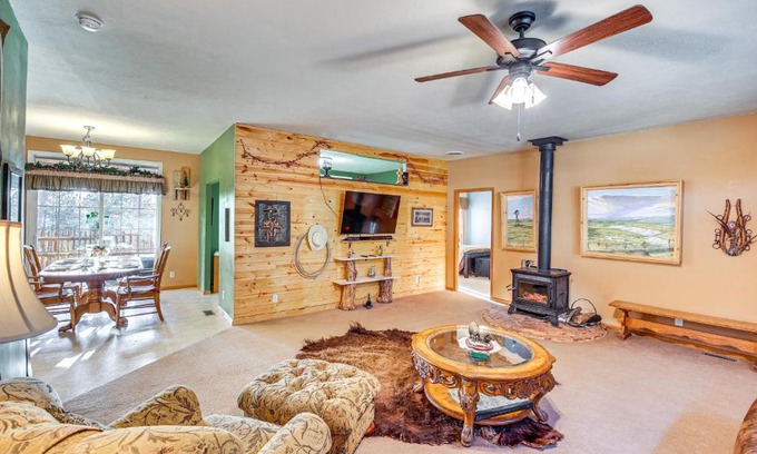 Hot Springs House | 5 Mi to Town Mtn-View Gem with Deck in Hot Springs