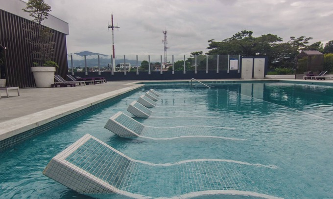 Cinco Esquinas Condo | 5 min from San Jose - Big apartment with pool&gym