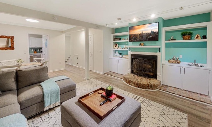 Old Village House | 5 Min to Beach—King Beds