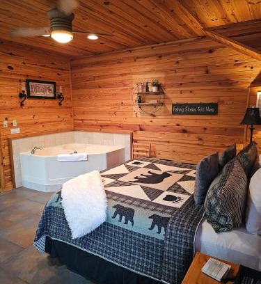 Eureka Springs Apartment | 5 Min To Beaver Lake, King Bed, Fire Pit, Jetted Tub #2