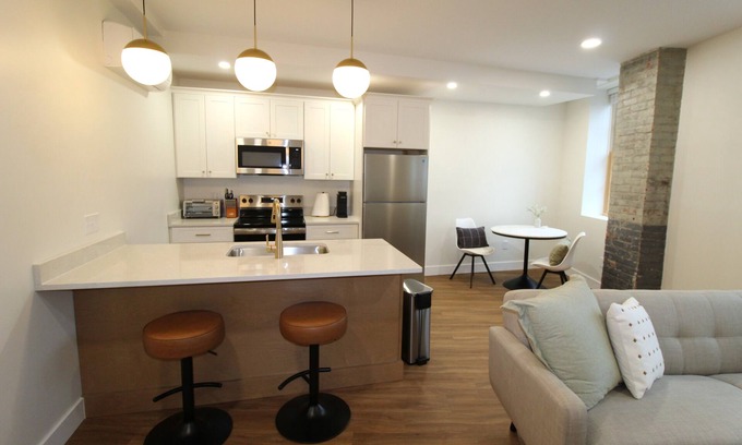 Utica Apartment | 5-Min Wynn Hospital 1-bedrm LUX Loft Apt Free Parking In-Unit Laundry Quiet