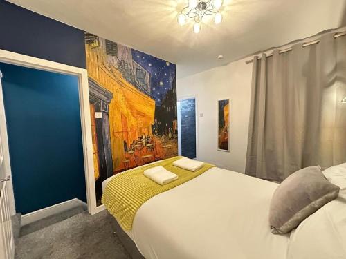 Anfield House | 5 Mins to Anfield, 2 Bed, Mosaic Art House