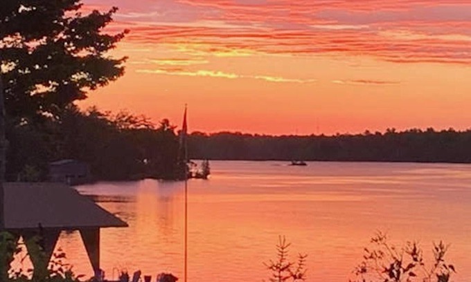 Georgian Bay Cabin | 5 minutes from Hwy 400. 155 feet of waterfront, sandy shoreline with docking.