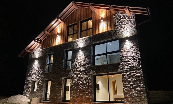 Doucy-Combelouviere Ski Chalet | 5 minutes from the start of the slopes - CONFIDENTIAL CHALET - 12 people - 5 bedrooms -