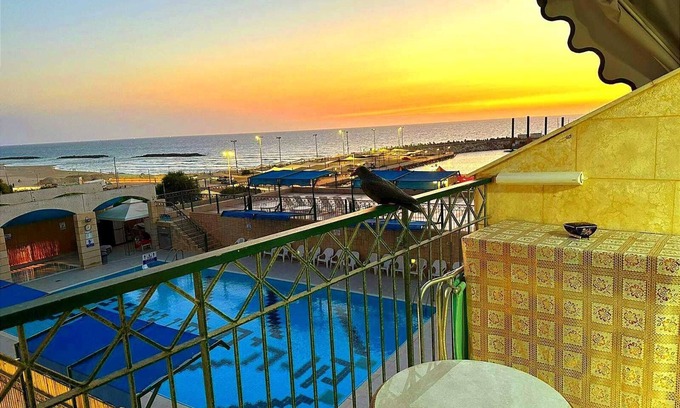 Ashkelon Apartment | 5 minutes from the beach and skates Park. Swimming pool, Sauna, Jacuzzi.