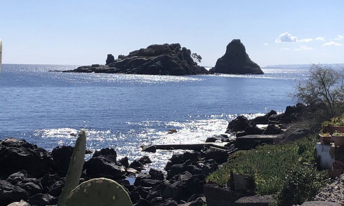Aci Trezza Apartment | 5 minutes from the Faraglioni studio apartment On the cliff