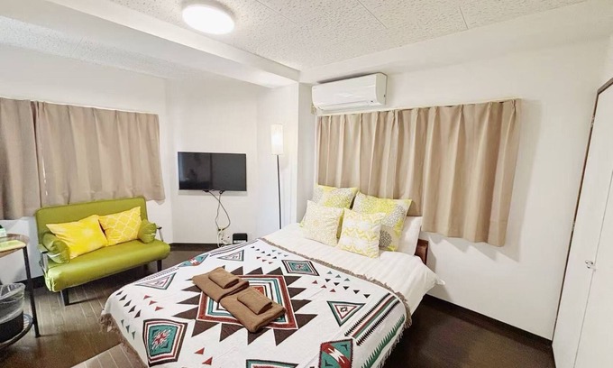 Nishi-Shinjuku Apartment | 5 minutes on foot from Nishi-Shinjuku 5-chome Station & double bed & veranda