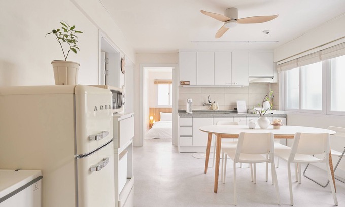 Mangwon-dong House | 5 minutes to Mangwon Han River Park/near Mangwon Market/Large family/14people