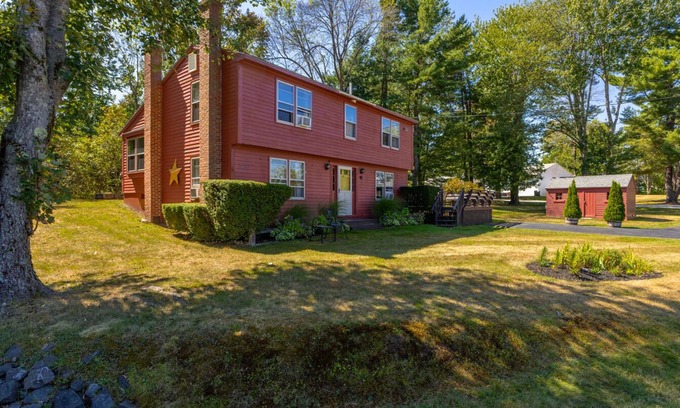 Old Orchard Beach House | 5 Minutes to OOB! Fire Pit & Deck, Dogs Welcome, Family Friendly, Sleeps 10