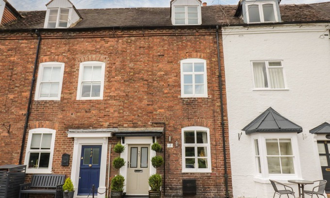 Bridgnorth House | 5 RIVERSIDE, romantic, with open fire in Bridgnorth