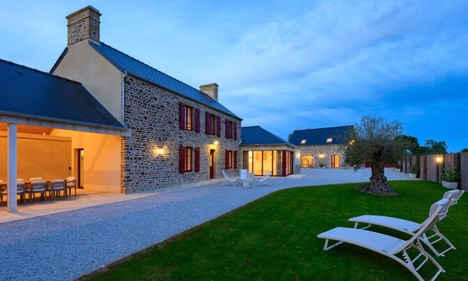 Saint-Sauveur-le-Vicomte House | 5-star gîte with indoor pool, spa, sauna, gym and games room