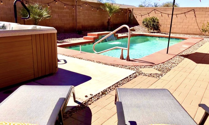 San Tan Valley House | 5 Star~Heated Pool~SpaHotTub~New furniture~EVplug~Relaxing Oasis Desert Retreat!