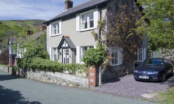 Penmaenmawr Cottage | 5 Star home from home in Snowdonia - where the mountains meet the sea