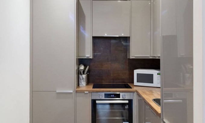 Kilburn Apartment | 5-Star Luxury Retreat Overlooking the Park