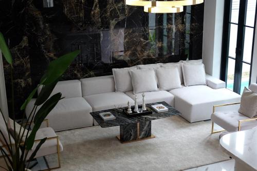 Nong Chaeng Villa | 5-Star Pool Villa 4BR Private Luxury-Sukhumvit