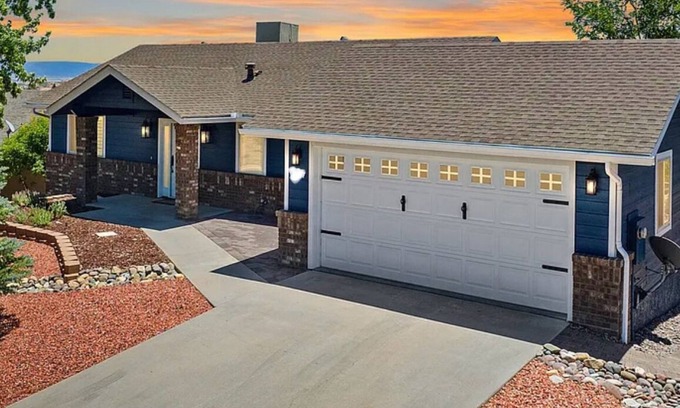 Prescott House | 5 star resort home, 3 bdr,3 bath, amazing views, tennis court,pickle ball n more