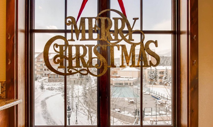 Peak 9 Condo | 5 Star XMAS Decor 11/1 Peak 9 MOUNTAIN VIEWs Main Street Station Pools, HotTubs+