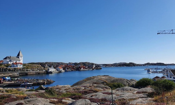 Skaerhamn Apartment | 50 m till bad i centrala Skärhamn