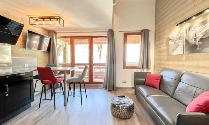 Valloire Apartment | 50m from ski slopes, 2nd floor, swimming pool, sauna, hammam, tv, ski locker, 30m², Valloire