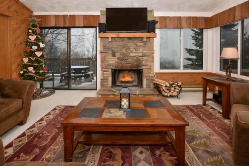 Hidden Valley House | 5123 Summit View Court