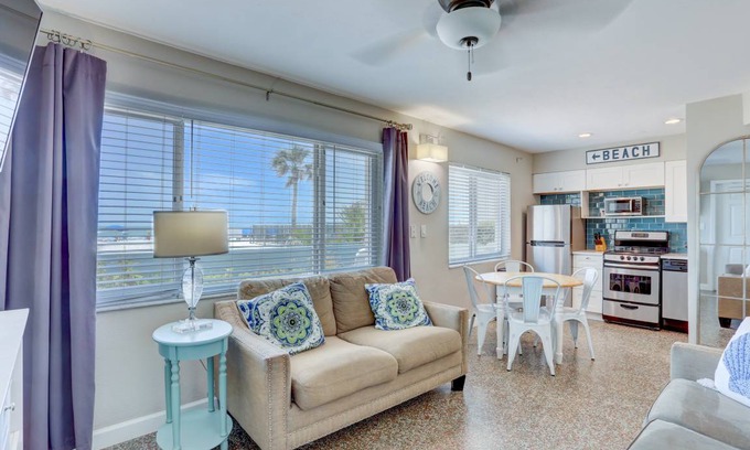 North Redington Beach Condo | 52 m² Condo ∙ 2 bedrooms ∙ 6 guests