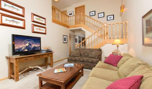 Jackson House | 523 S Cache