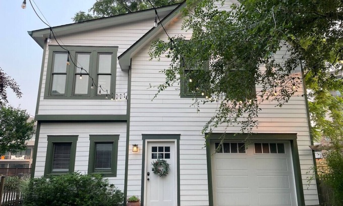 Fletcher Place House | 547 Carriage House Fletcher Home