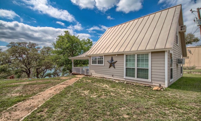Canyon Lake Cottage | 56 m² Cabin ∙ 1 bedroom ∙ 6 guests
