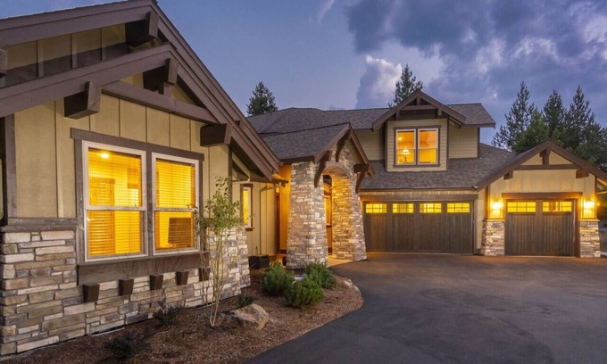 Sunriver House | 56748 Dancing Rock Loop | 6 BR/6.5 BA, Sleeps 14