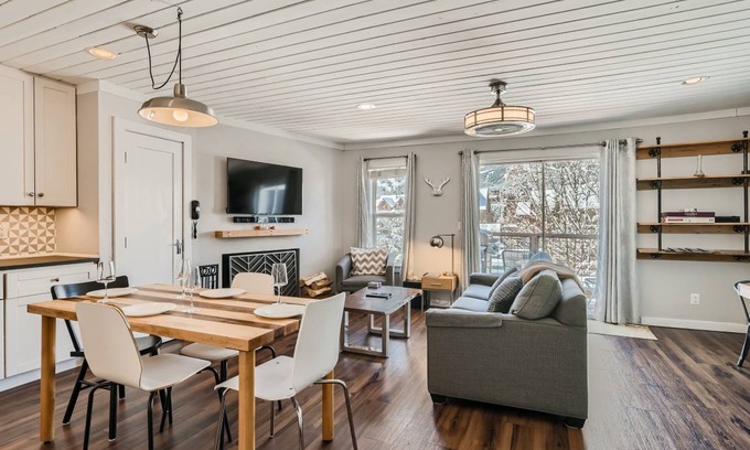 Historic District Condo | 57 m² Condo ∙ 1 bedroom ∙ 4 guests