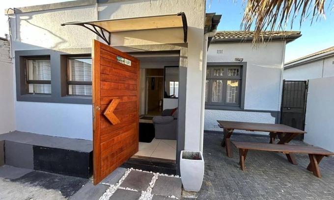 Parow Apartment | 57 On Wynne- FAMILY UNIT 2