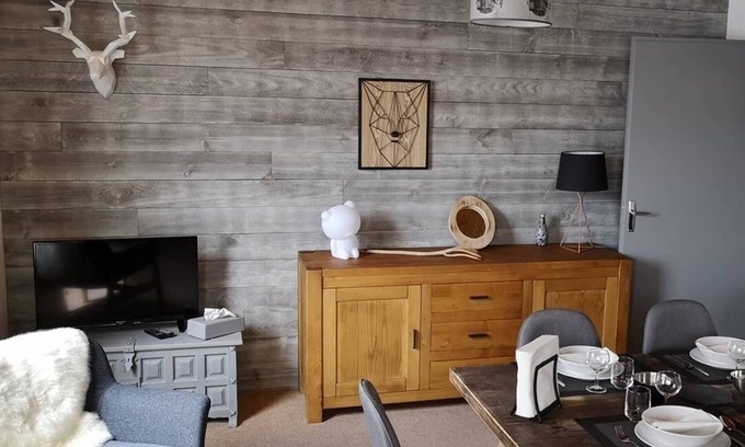 Les Claux Apartment | 58 m2 apartment warm at the foot of the slopes with open views south