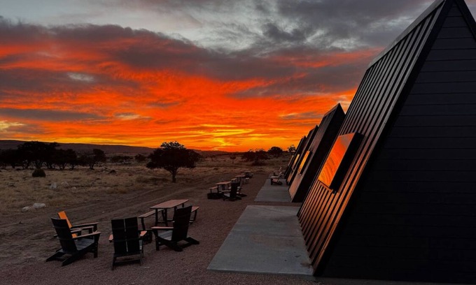 Teasdale Cabin | #59 Star-Gazing A-frame cabin, King Bed, Pet Friendly, bathroom not attached