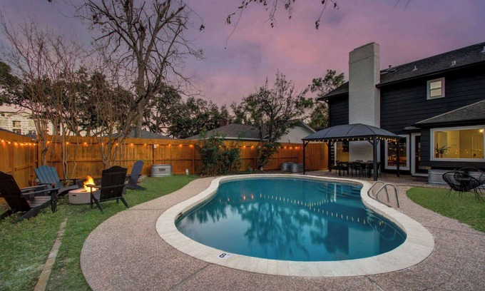 Spring Shadows House | 5BD Cozy Rustic Retreat - Pool & Firepit